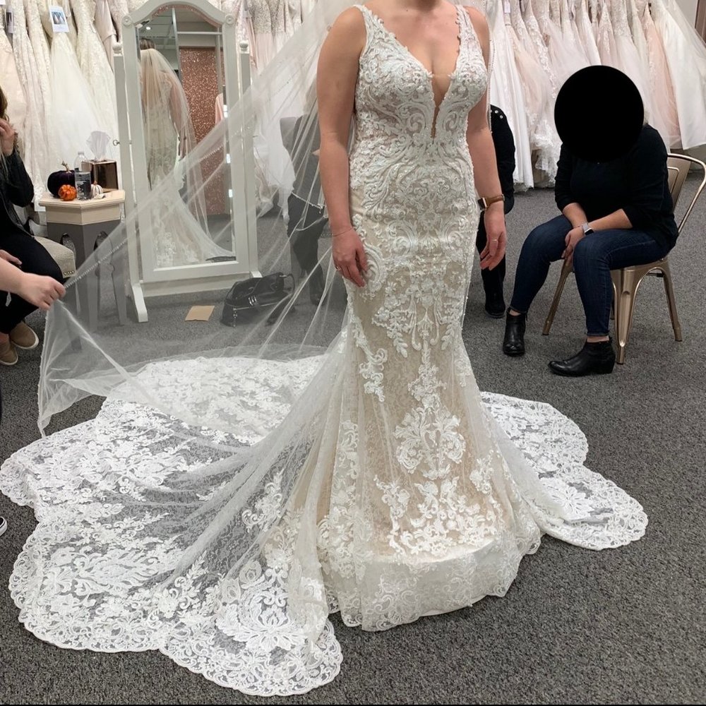 Martina Liana Wedding Dress, Never worn